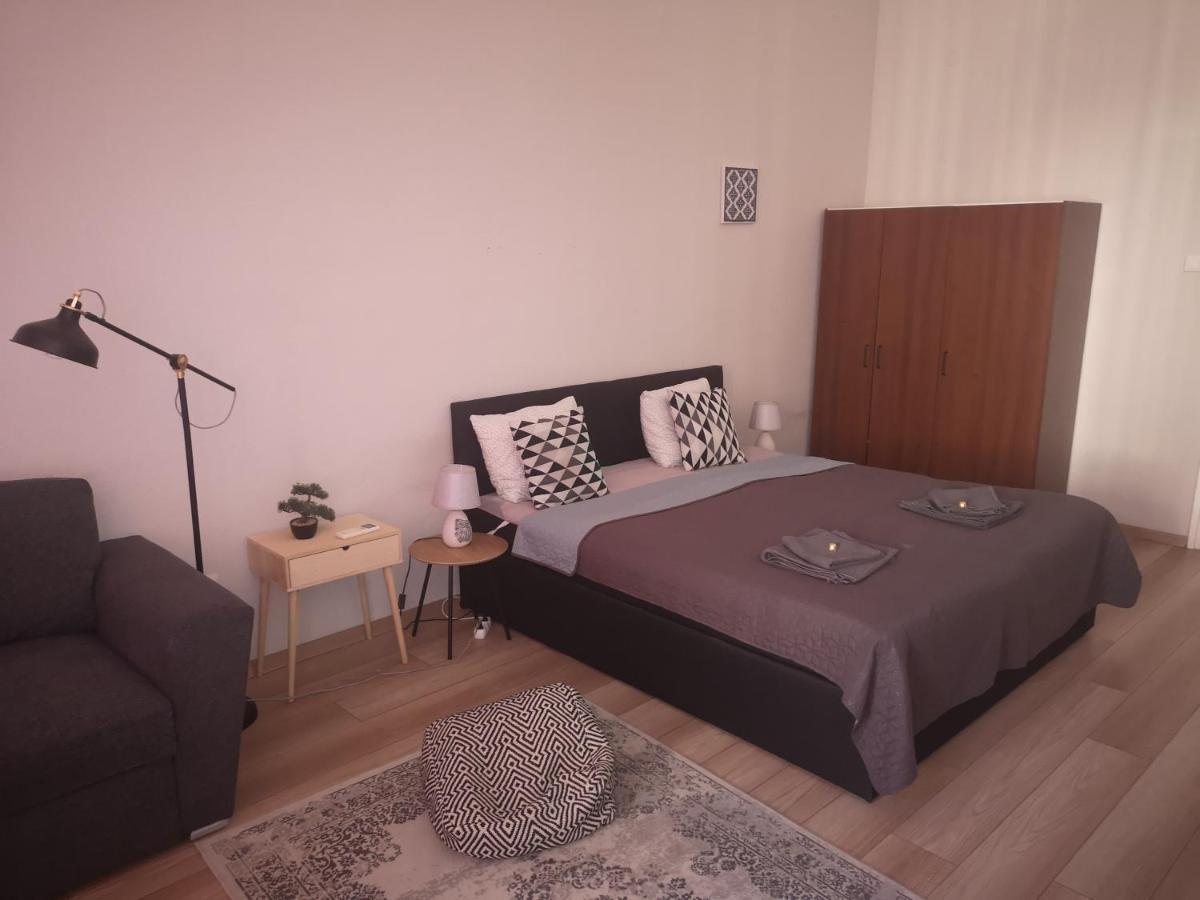 Palace - Belvarosi Apartman เอ็กเกอร์ ภายนอก รูปภาพ