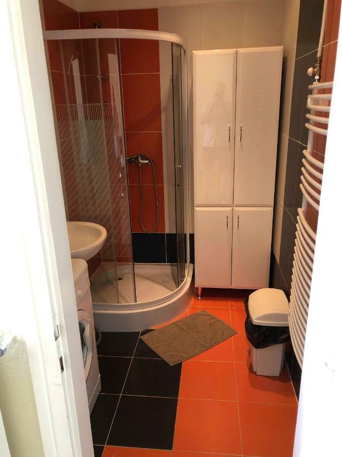 Palace - Belvarosi Apartman เอ็กเกอร์ ภายนอก รูปภาพ