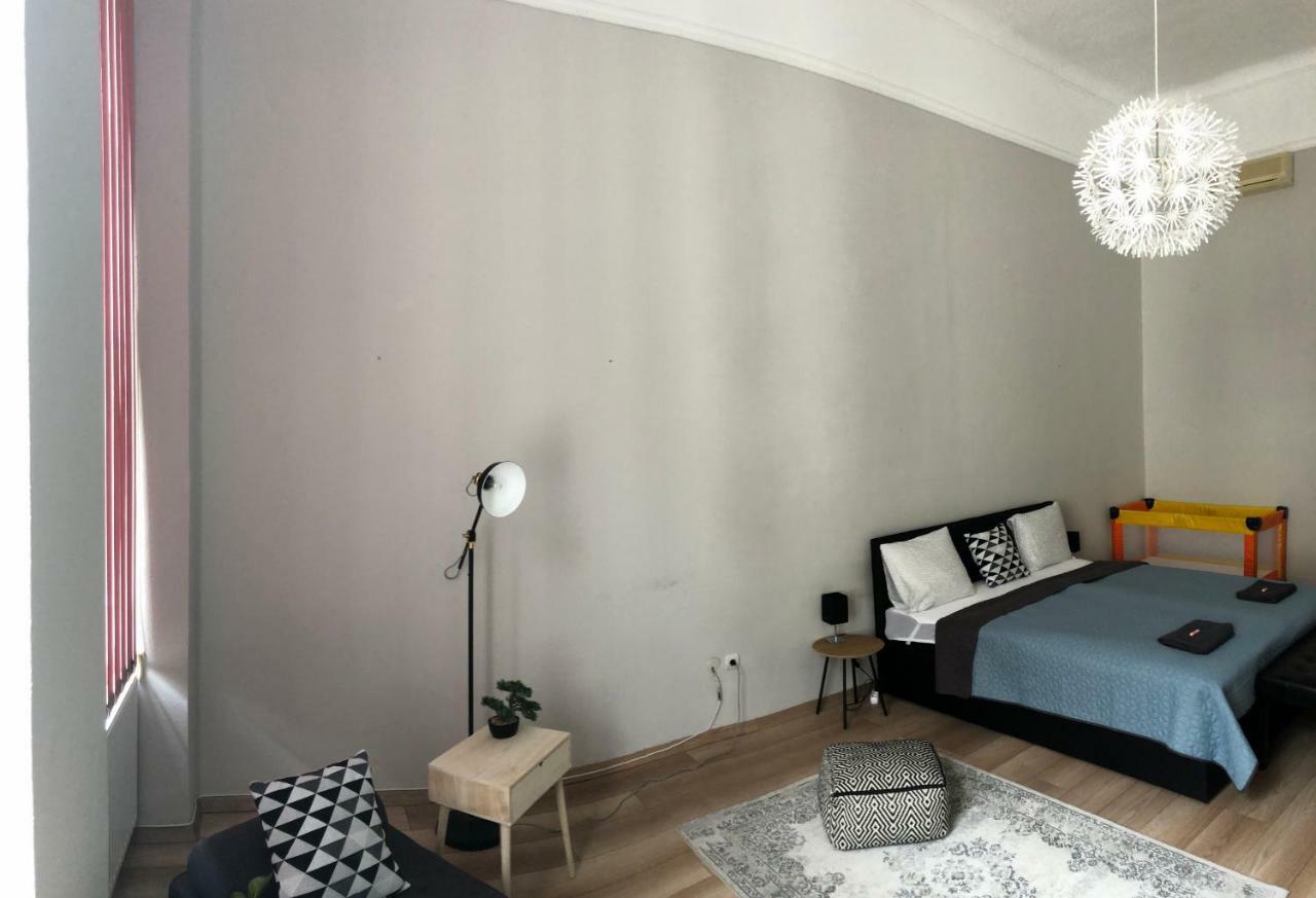 Palace - Belvarosi Apartman เอ็กเกอร์ ภายนอก รูปภาพ